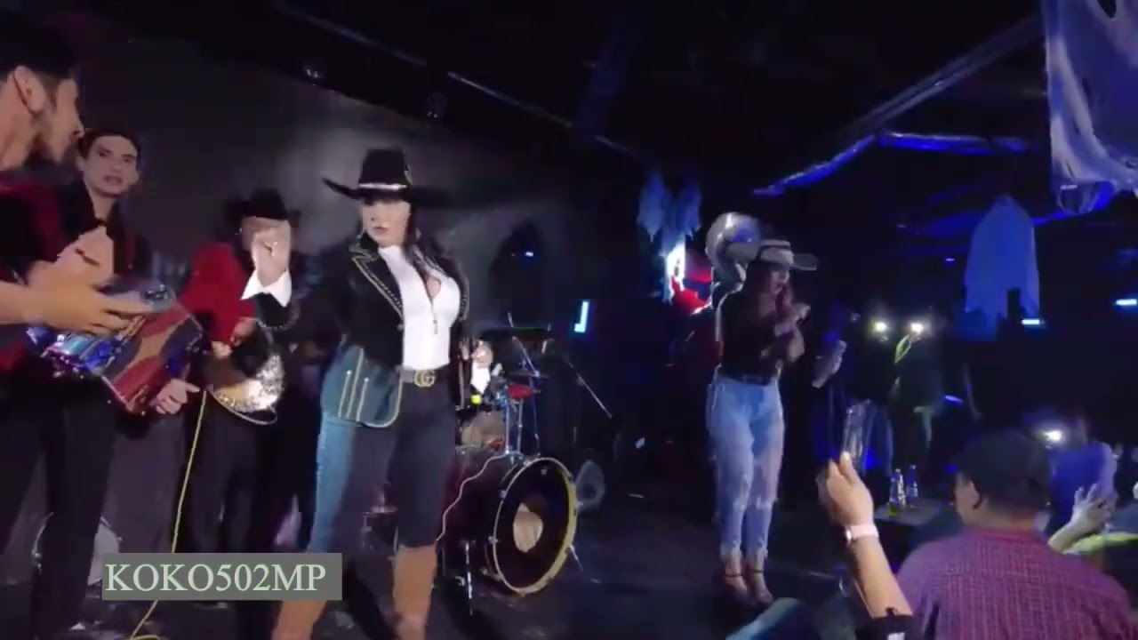 LA LÁMPARA LILI ZETINA Y VIRY SANDOVAL