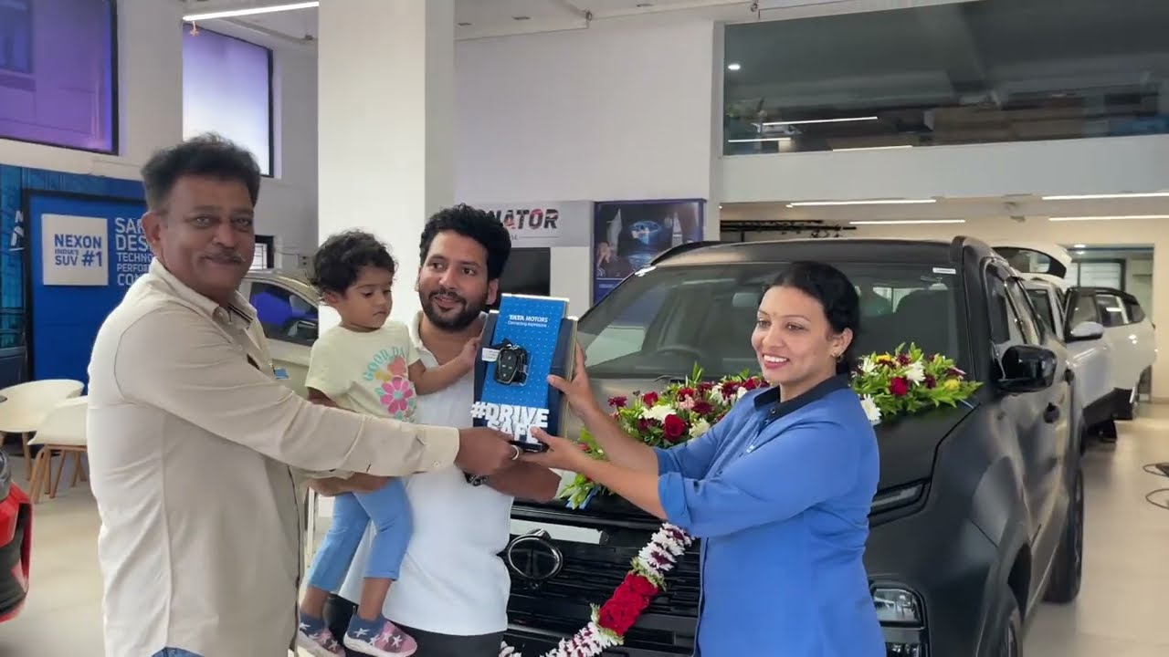 Mama Ne Li Hai Naayi Car Aur Mei Bhi Gayi Hun Car Ki Delivery Lene ❤️