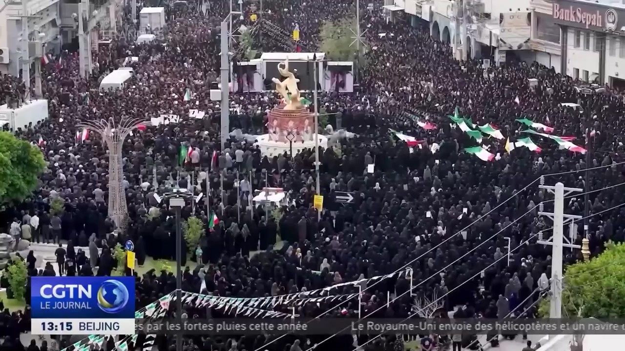 Iran : des milliers de personnes assistent aux funérailles de 165 élèves