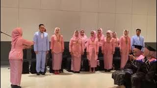 Menyanyikan Lagu Mars Katalia