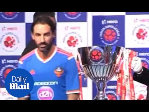 Ljungberg and Pires help unveil Indian Super League trophy - Daily Mail