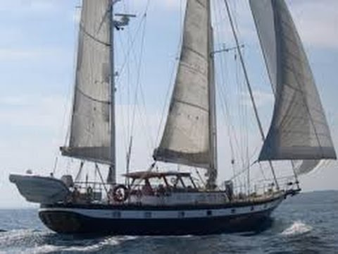 Monohull vs Catamaran - YouTube