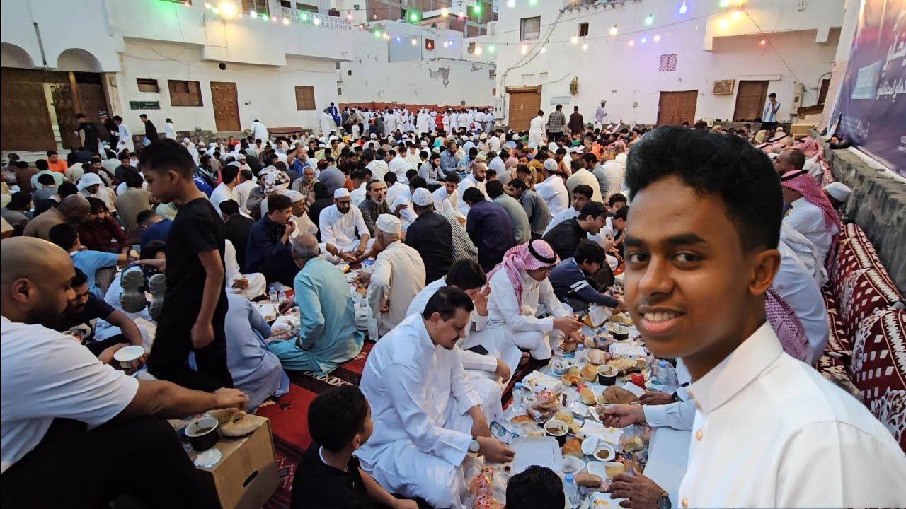 إفطار جماعي أجمل حارة شعبية في المدينة المنورة🌙رمضان١٥ في حي المغاربة🇸🇦✨️