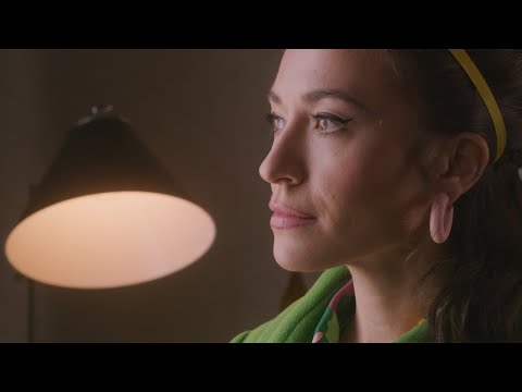 ლორენ დეიგლი Hold On To Me-ს გადაღების შესახებ