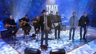Trace Adkins performs  ‘I’ll Be Home for Christmas’ - live