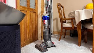 Dyson Slim DC18 Allergy vacuum cleaner - First Look