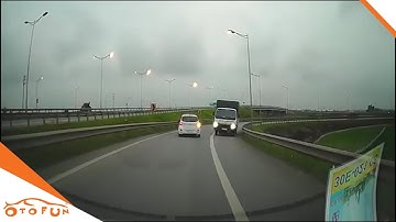 Xe tải ngang nhiên đi ngược chiều trên cao tốc Hà Nội - Thái Nguyên| OTOFUN