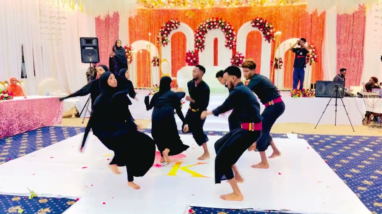 Muxidiin Shaahid dhaanto [Magalada WARDHEER] kooxda hidaha iyo dhaqanka MIDNIMO CULTURAL ACADEMY 