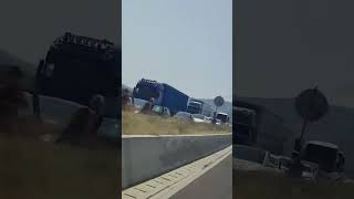 Τροχαίο μετά το τούνελ των Τεμπών - Σχηματίστηκαν ουρές αυτοκινήτων