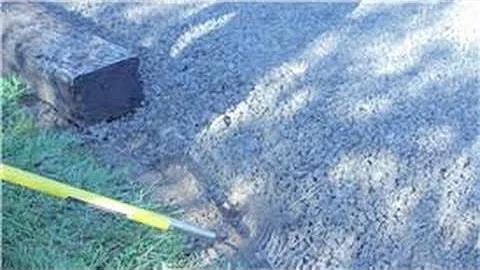 Various Landscaping Tips : How to Edge a Gravel Driveway