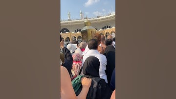 Touching Maqam-e-Ibrahim During Umrah 🕋✨ | A Blessed Moment in Makkah