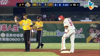 20130929 CPBL 象VS獅 6下 好險沒拼!張志豪雷射肩回傳夠水準
