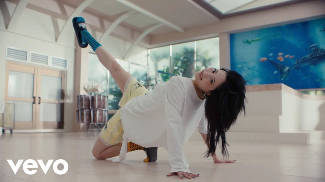 LE SSERAFIM - CRAZY (Official Video) - YouTube