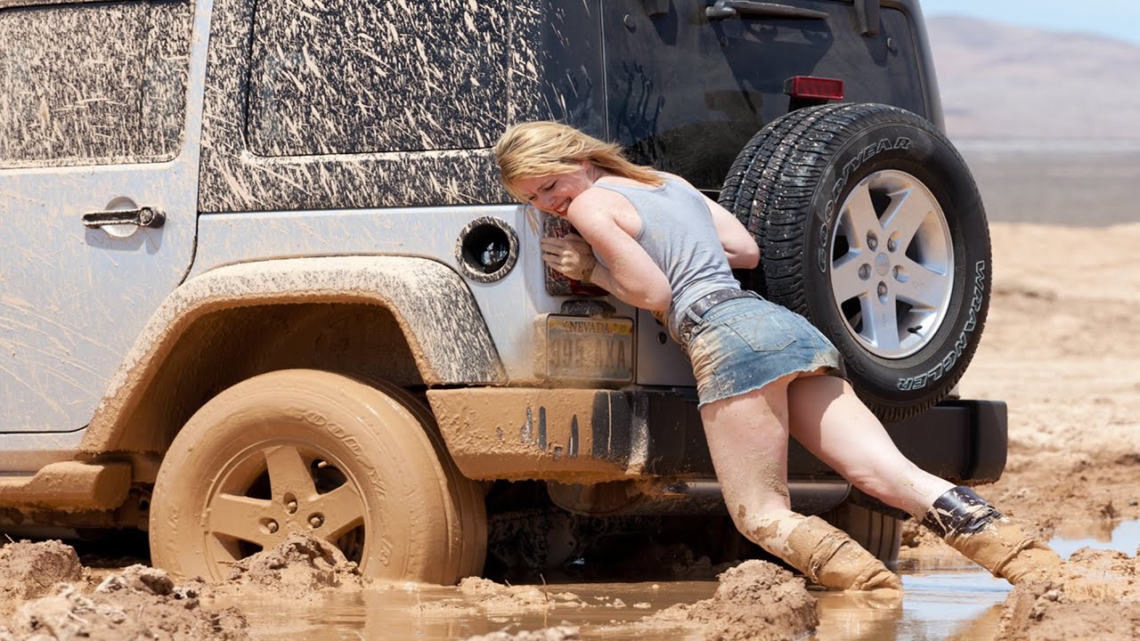 Old Car Pedal Pumping 🚗 Unfortunately the Jeep get stuck in the middle of ...