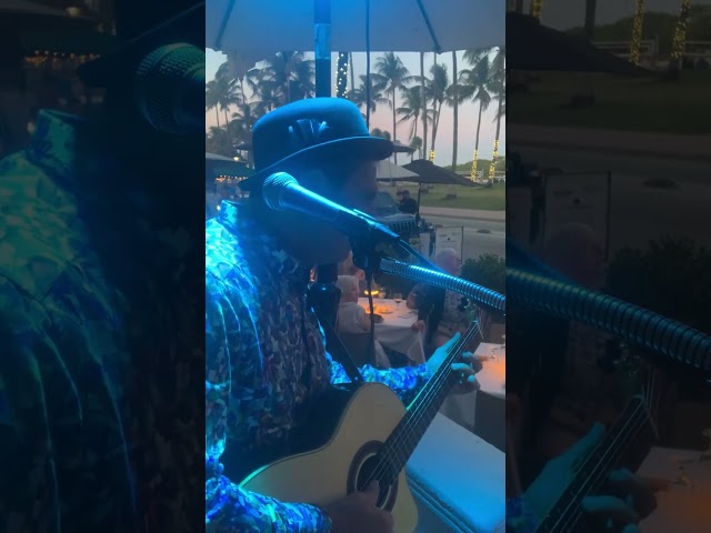 Besame Mucho - Miami Beach #shorts #trending #singer #guitar #music #musica #romance #cover #kiss