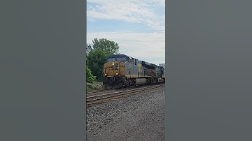 Single horn blast from CSX locomotive as it approaches a crossing!  #shorts #train #stack #fast #c