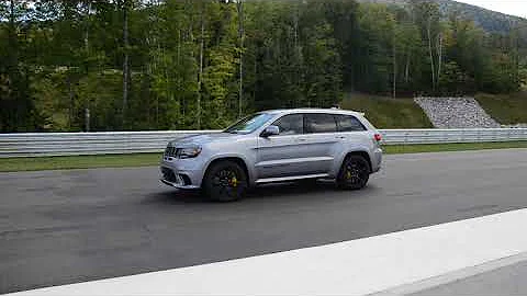 2018 Jeep Grand Cherokee Trackhawk 0-60 in 3.4 Seconds - Side View