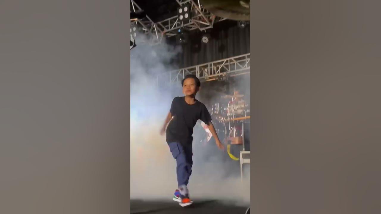 KELAKUAN FAREL NYEDOT ASAP !! beli parfumku juga di kiri bawah