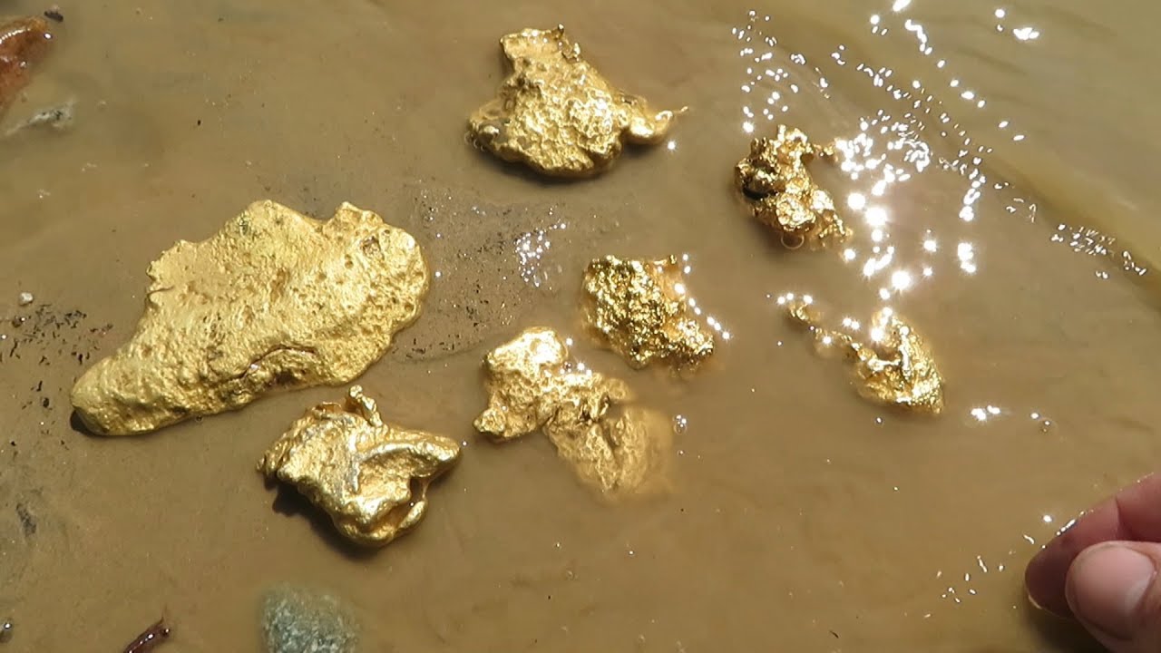 Был обнаружен во время добычи рассыпного золота