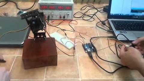 Brazo robot controlado con Arduino