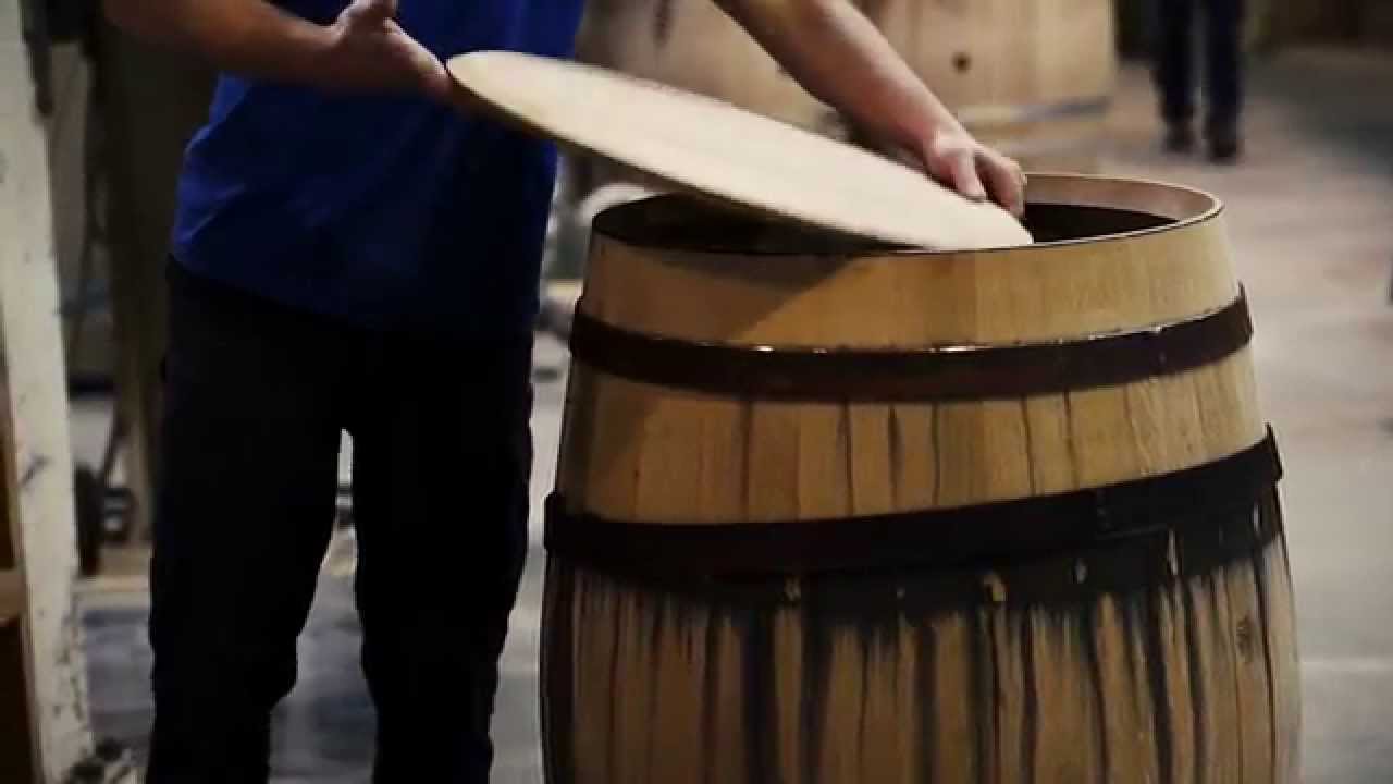 La fabrication d'une barrique / Making a wine barrel. YouTube