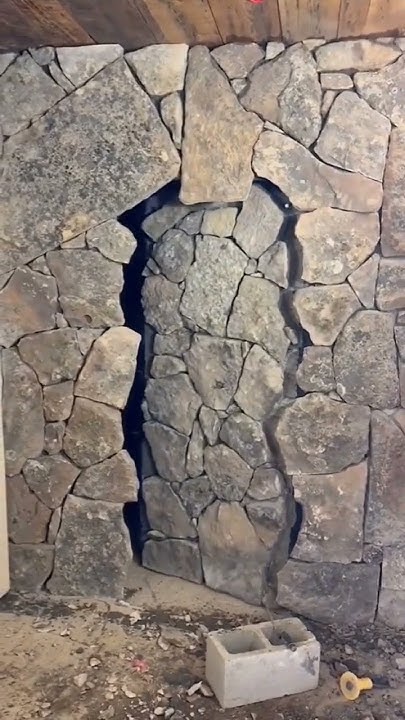 Taş ev yapımı için gizli duvar kapısı