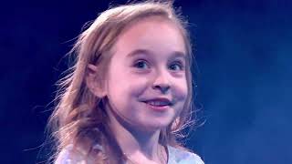 8 year old Amelia Anisovych from Kyiv sings Let It Go then joined by the cast of Frozen  31/12/2022