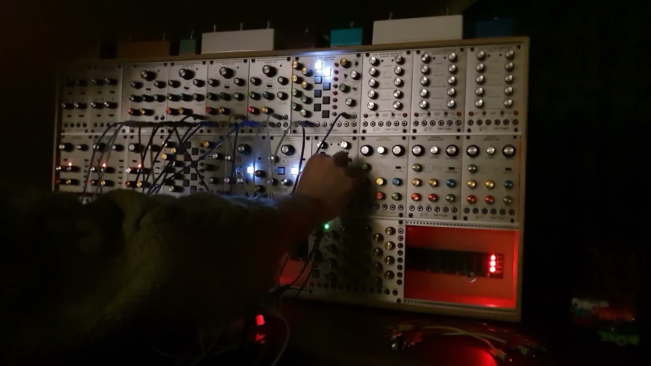 Behringer/ARP 2500 (n° 1) - All begins with a drone