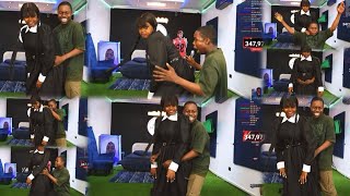 Download Lagu Don’t blink! Peller and Jarvis just gave us the cutest moment yet MP3 Download Lagu Don’t blink! Peller and Jarvis just gave us the cutest moment yet MP3