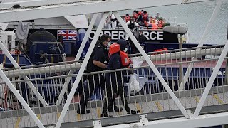 Refouler les migrants en mer : tension entre Londres et Paris