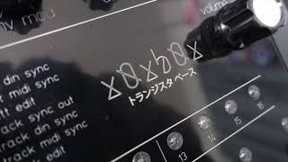 x0xb0xで遊びます。TB-303クローン、時間を忘れるAcidBass - YouTube