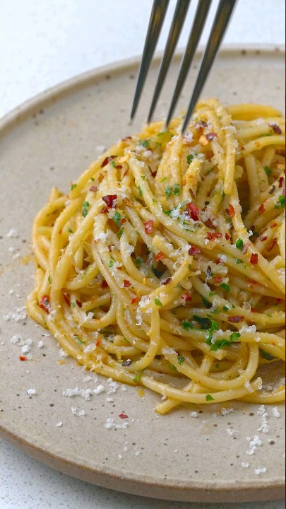 Spaghetti Aglio e Olio #pasta #spaghetti #italianfood #asmr #reelsrecipe