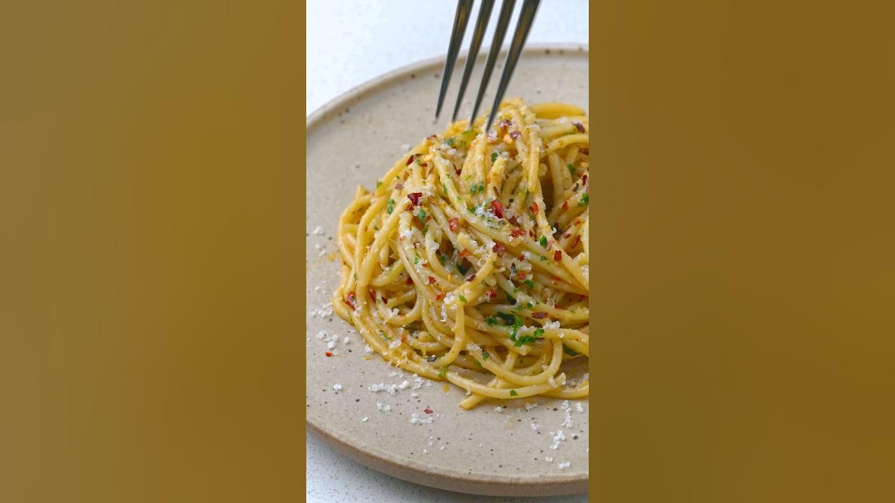 Spaghetti Aglio e Olio #pasta #spaghetti #italianfood #asmr #reelsrecipe Spaghetti Aglio e Olio #pasta #spaghetti #italianfood #asmr #reelsrecipe