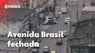 Criminals set trucks on fire and block Avenida Brasil in Rio