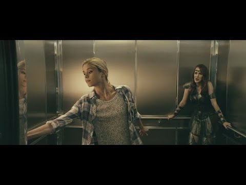 The Boys S01E06 Starlight Talks To Queen Maeve In Elevator CZ Subtitles 