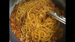 市販パスタソースでボロネーゼを作ったときの様子です。How to make a bolognese from commercial pasta sauce