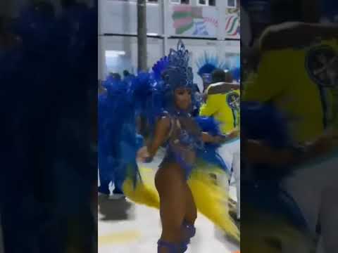 Rainha de bateria que samba muito! #shorts #carnaval #escoladesamba #paraisodotuiuti