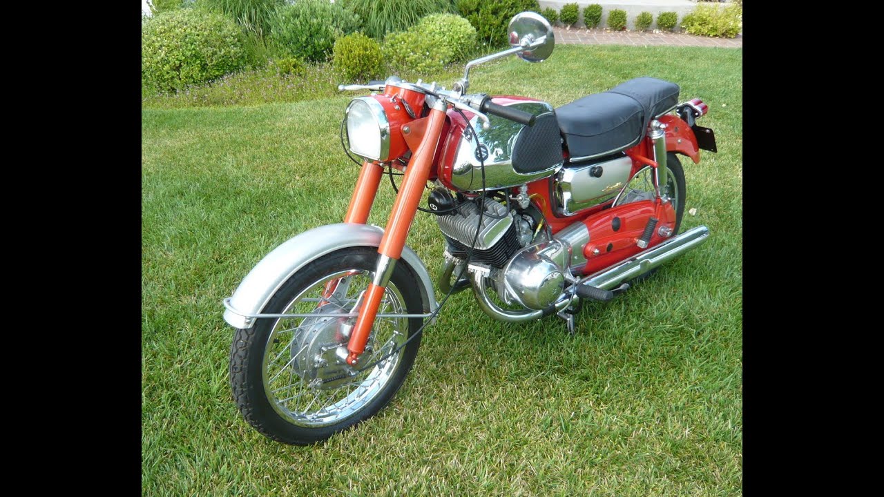 1965 Suzuki T10 Driveby - YouTube