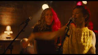 Video thumbnail of "Grace VanderWaal & Uma Thurman sing "DREAMING" by BLONDIE on Disney's Hollywood Stargirl ( 2022 )"