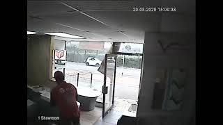 DPD Driver dropping off parcel so anyone can steal it.