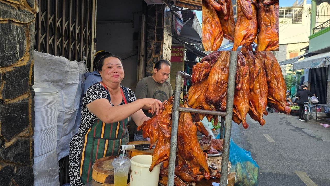 Bà trùm Lệ Chép Sài Gòn mát tay hốt cả xô tiền với heo quay da giòn, vịt quay