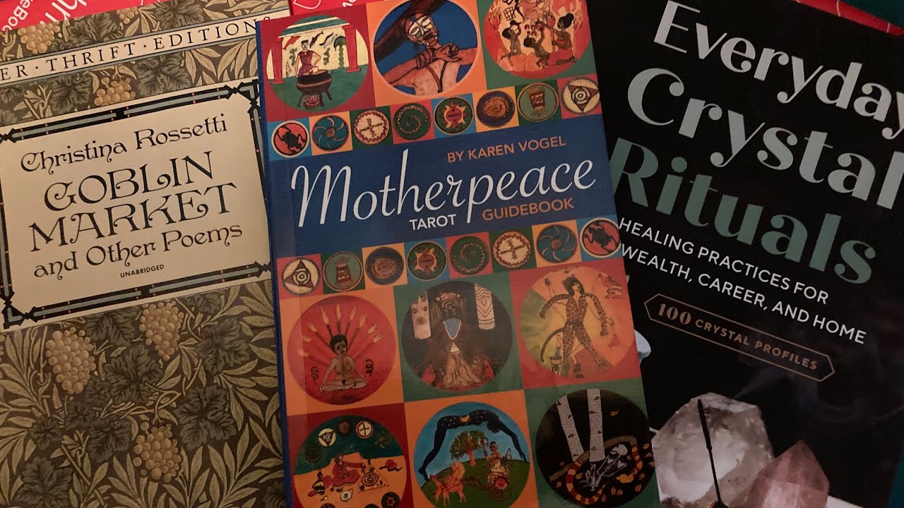 Быстрая распаковка трёх подержанных книг! — Две книги по Таро и одна книга о кристаллах.