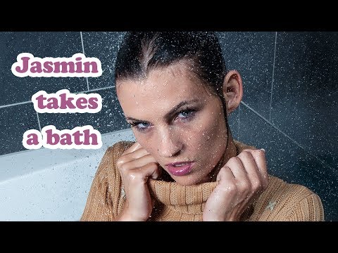 Jasmin takes a bath