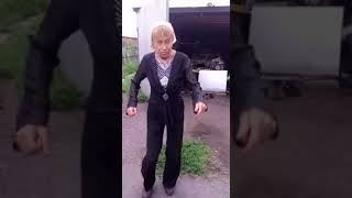 Бабушка танцует💃👍