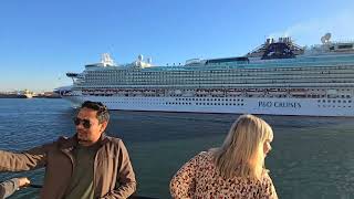 CRUISE SHIP PASSING SMALL PASSENGER FERRY !