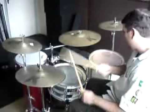 Anderson Batera playing a Forro Groove.flv