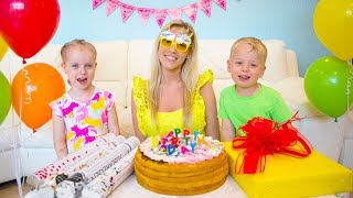 Birthday Surprise For Mom | Gaby And Alex Decorating Birthday Cake