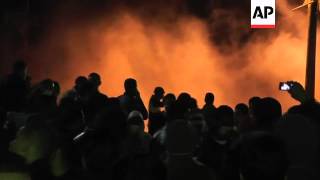 Download lagu Protesters clash with riot police outside presidential palace Alexandria protest Protesters clash with riot police outside presidential palace Alexandria protest