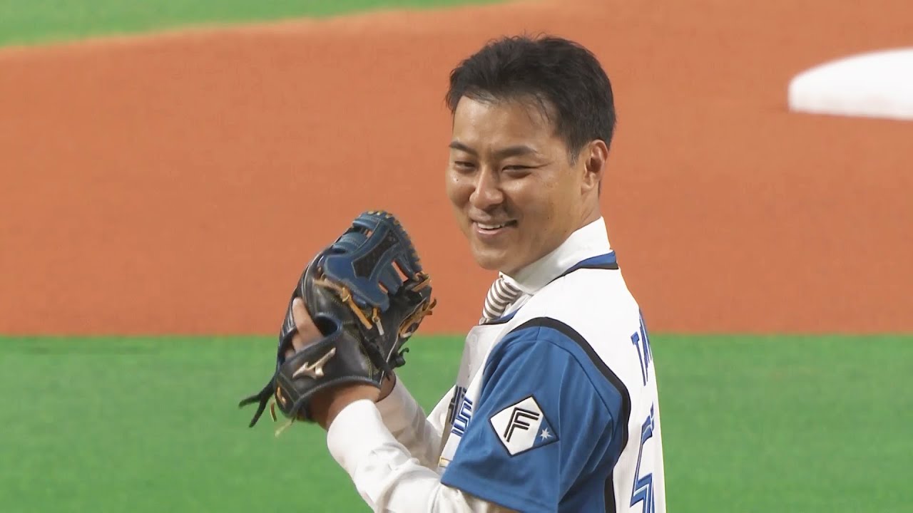 いよいよ最終戦】田中賢介SA 『笑顔で臨んだ札幌D最後の始球式』 - YouTube