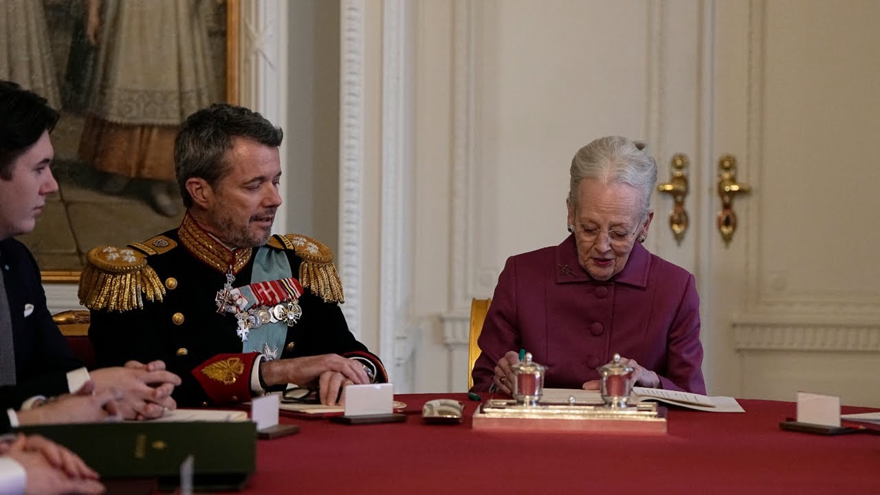 Queen Margrethe II formally abdicates